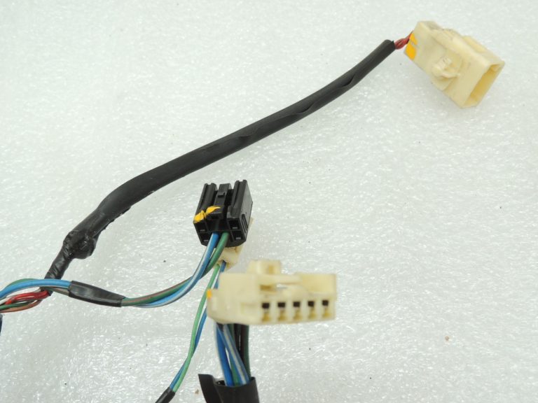 Toyota Rav4 II A20 trīsdurvju durvju elektroinstalācijas instalācija priekšējo labo durvju elektroinstalācijas instalācija 82151-42610