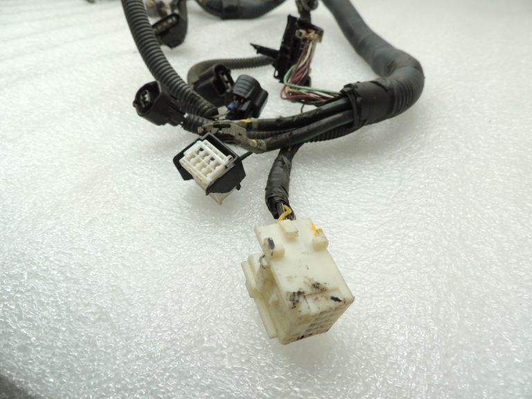 Toyota Rav4 II A20 1.8i benzīna 1ZZFE motora elektroinstalācija 8212142720
