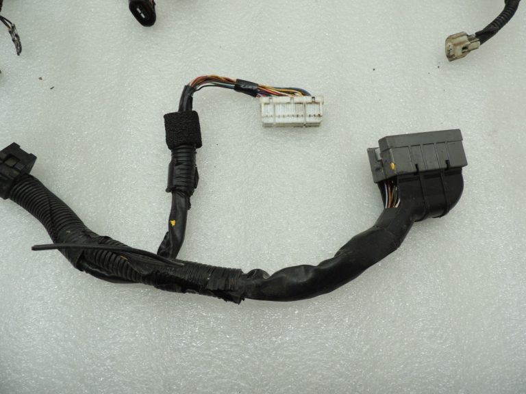 Mitsubishi Lancer VIII CX CX CY 1,8i 4B10 Dzinēja elektroinstalācija 8541A733 Dzinēja elektroinstalācija