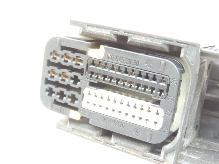 Mitsubishi Colt VI Z3 1,5Di-D M639 Motora vadības bloka kontaktdakša 53PIN savienotājs