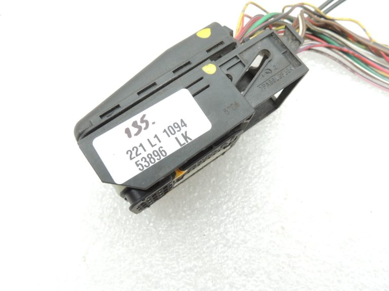 Mitsubishi Colt VI Z3 1,5Di-D M639 Motora vadības bloka kontaktdakša 53PIN savienotājs