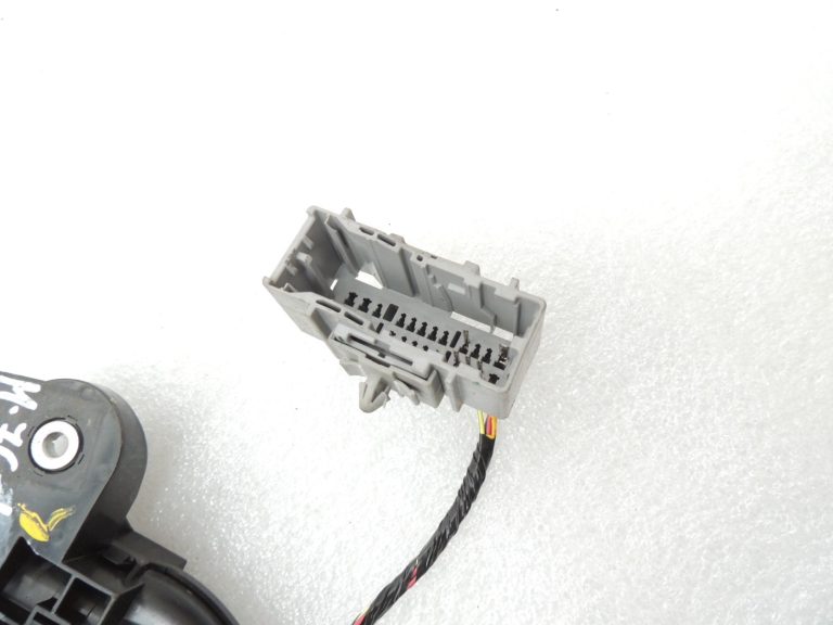 Mazda 5 CR19 Aizmugurējo bīdāmo durvju instalācija CC3367210E