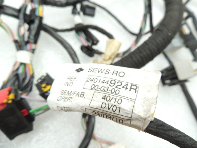 Renault Kangoo II X61 Interjera elektroinstalācijas 240144924R No transportlīdzekļiem ar stūri labajā pusē!