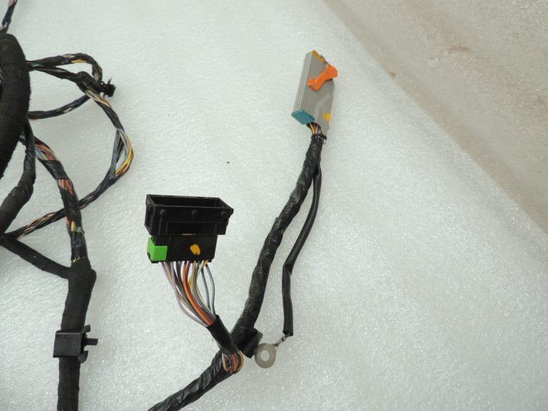 Renault Kangoo II X61 Interjera elektroinstalācijas 240144924R No transportlīdzekļiem ar stūri labajā pusē!