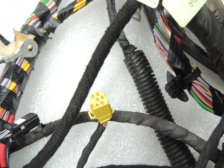 Renault Kangoo II X61 RHD Priekšējā virsbūves instalācija 240182381R