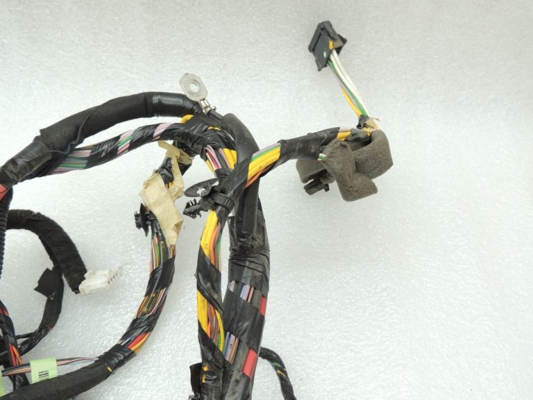 Renault Kangoo II X61 RHD Priekšējā virsbūves instalācija 240182381R