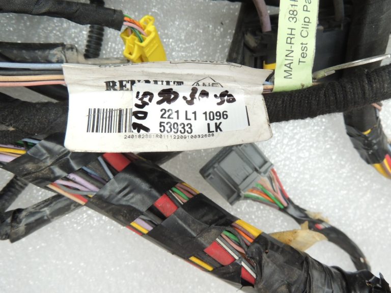 Renault Kangoo II X61 RHD Priekšējā virsbūves instalācija 240182381R