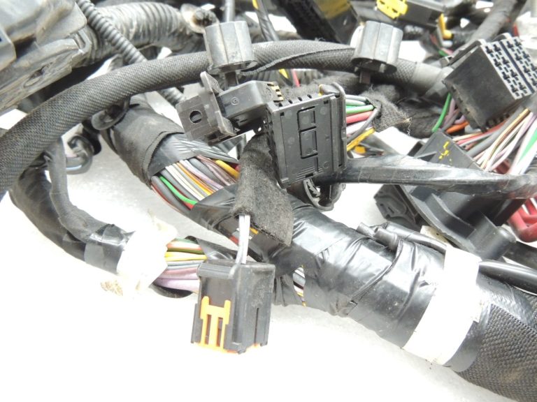 Renault Kangoo II X61 RHD Priekšējā virsbūves instalācija 240182381R
