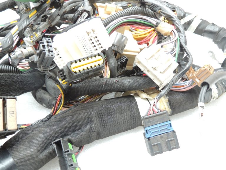 Renault Kangoo II X61 RHD Priekšējā virsbūves instalācija 240182381R