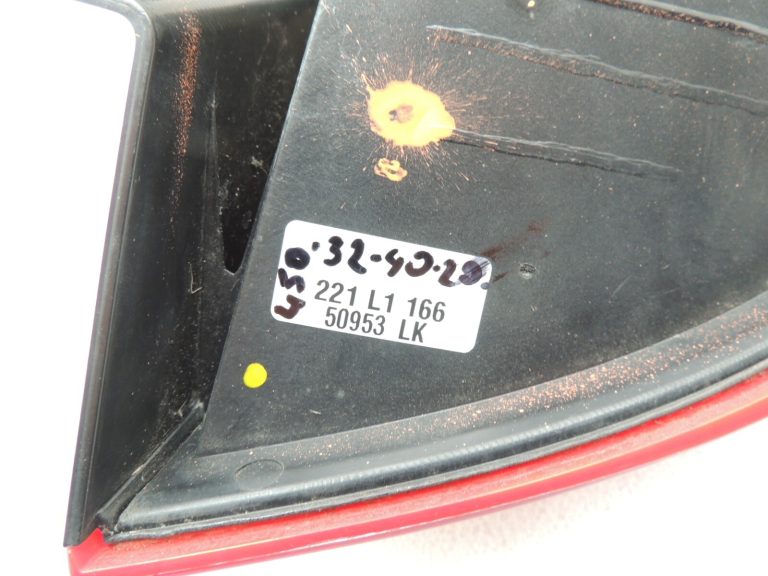 Mitsubishi Colt CZ3 3 durvju aizmugurējais lukturis aizmugurējais kreisais ārējais MR957365