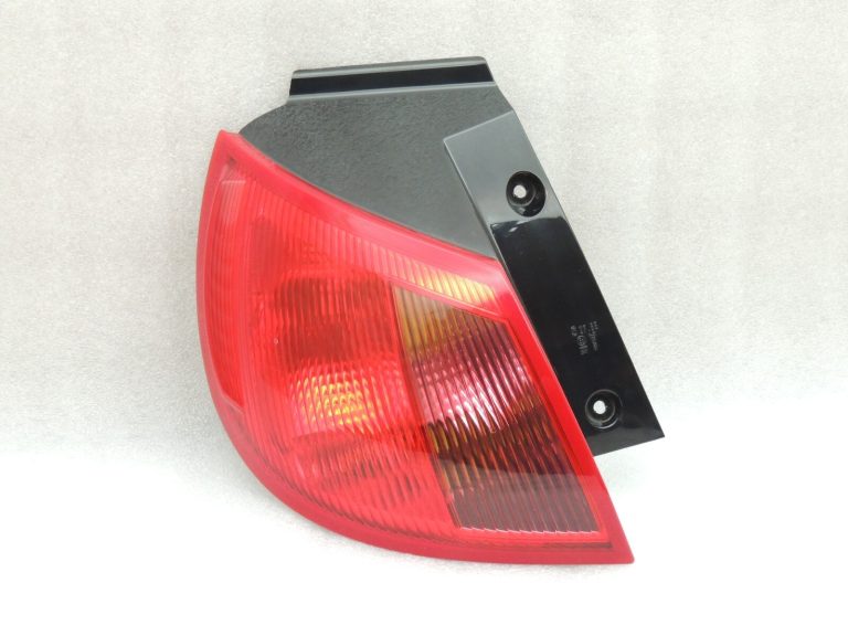 Mitsubishi Colt CZ3 3 durvju aizmugurējais lukturis aizmugurējais kreisais ārējais MR957365