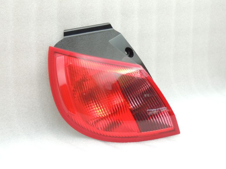 Mitsubishi Colt CZ3 3 durvju aizmugurējais lukturis aizmugurējais kreisais ārējais MR957365