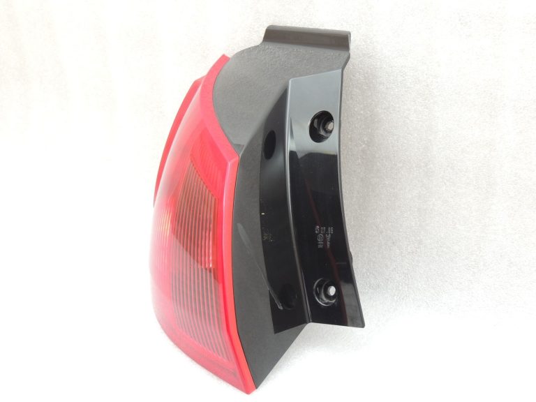 Mitsubishi Colt CZ3 3 durvju aizmugurējais lukturis aizmugurējais kreisais ārējais MR957365