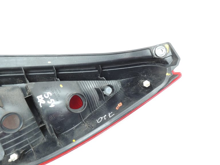 Suzuki Liana Hečbeks aizmugurējais kreisais ārējais aizmugurējais lukturis 3567054G00