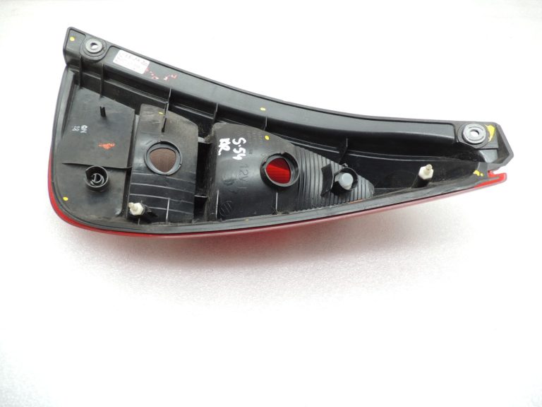 Suzuki Liana Hečbeks aizmugurējais kreisais ārējais aizmugurējais lukturis 3567054G00