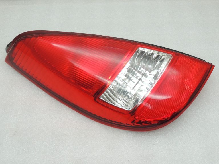 Suzuki Liana Hečbeks aizmugurējais kreisais ārējais aizmugurējais lukturis 3567054G00