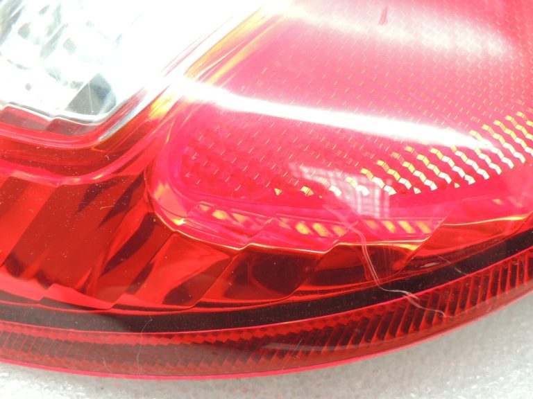 Suzuki Liana Hečbeks aizmugurējais kreisais ārējais aizmugurējais lukturis 3567054G00