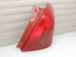 Suzuki Swift III 5 durvju hečbeks Aizmugures lukturis labajā pusē 3565062J00
