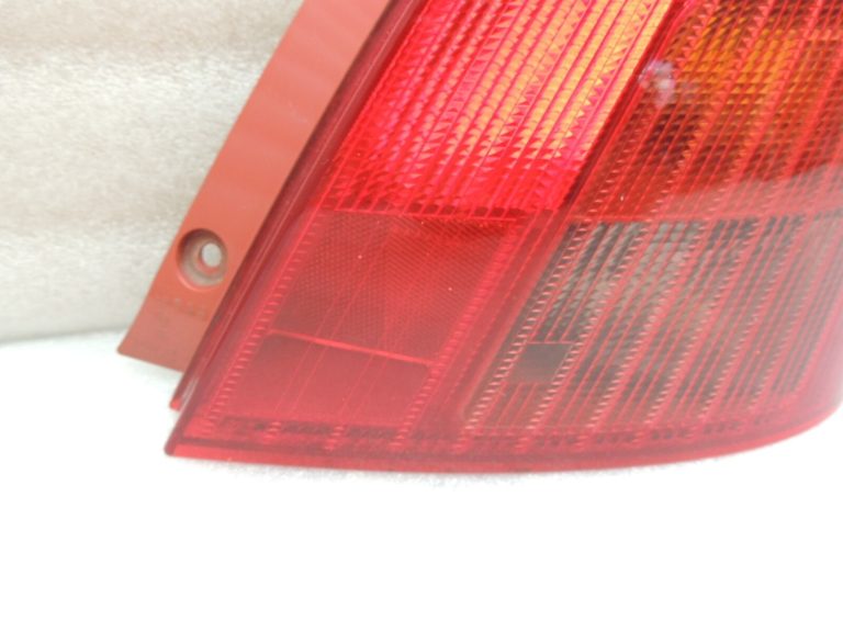 Suzuki Swift III 5 durvju hečbeks Aizmugures lukturis labajā pusē 3565062J00
