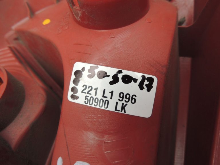 Suzuki Swift III 5 durvju hečbeks Aizmugures lukturis labajā pusē 3565062J00