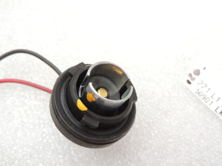 Suzuki Swift III 5 durvju hečbeks aizmugurējais lukturis 3565863J00