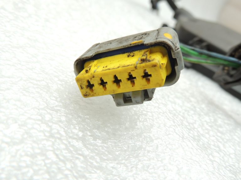 Citroen C3 II SC A51 1.2i VTi akumulatora spaile akumulatora pozitīvā spaile elektroinstalācijas instalācija 9804064180