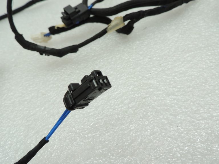 Citroen C3 II SC A51 aizmugurējo durvju elektroinstalācijas siksna bagāžnieka vākam 9689034880