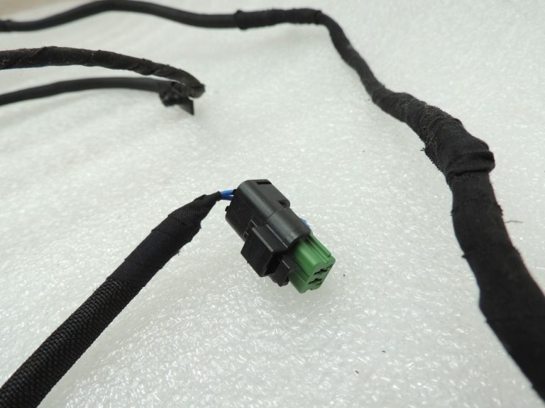 Citroen C3 II SC A51 aizmugurējo durvju elektroinstalācijas siksna bagāžnieka vākam 9689034880