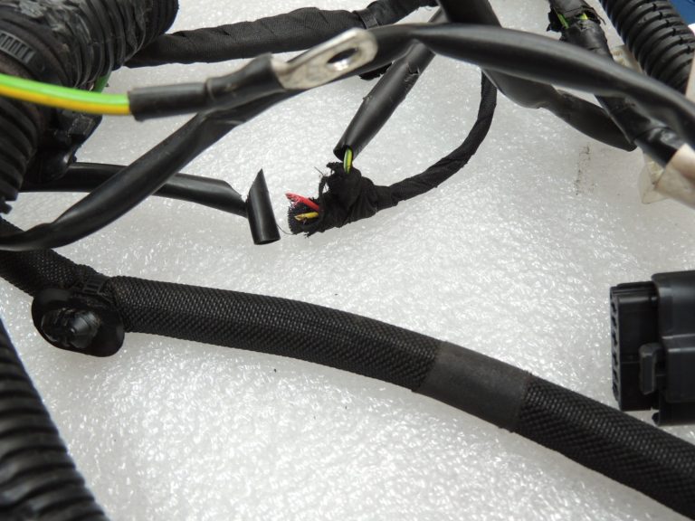 Citroen C3 II SC A51 1.2i Vti motora nodalījuma elektroinstalācijas instalācija ABS savienotājs ECU 96AP252480