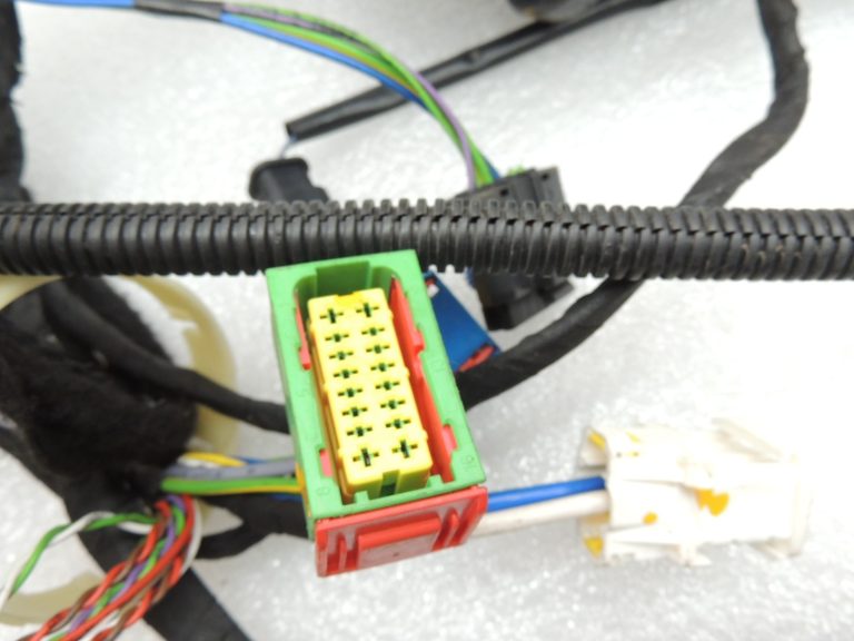 Citroen C3 II SC A51 1.2i Vti motora nodalījuma elektroinstalācijas instalācija ABS savienotājs ECU 96AP252480