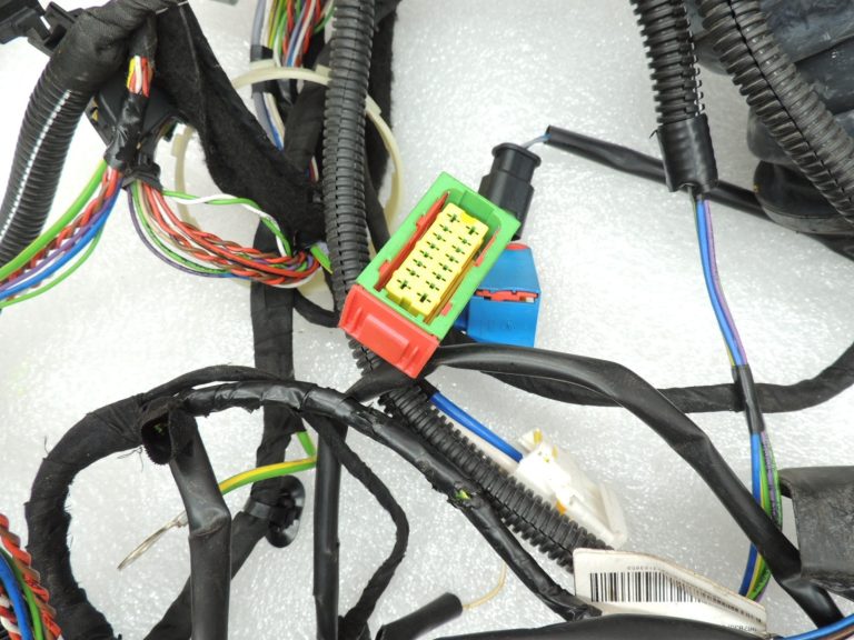 Citroen C3 II SC A51 1.2i Vti motora nodalījuma elektroinstalācijas instalācija ABS savienotājs ECU 96AP252480