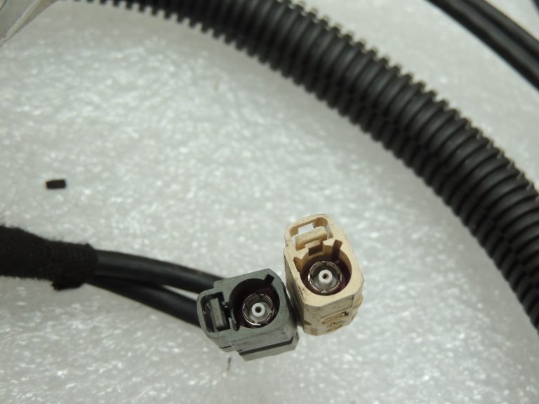 Peugeot 207 3 durvju jumta antenas vadu instalācija antenas bāze 9662656380