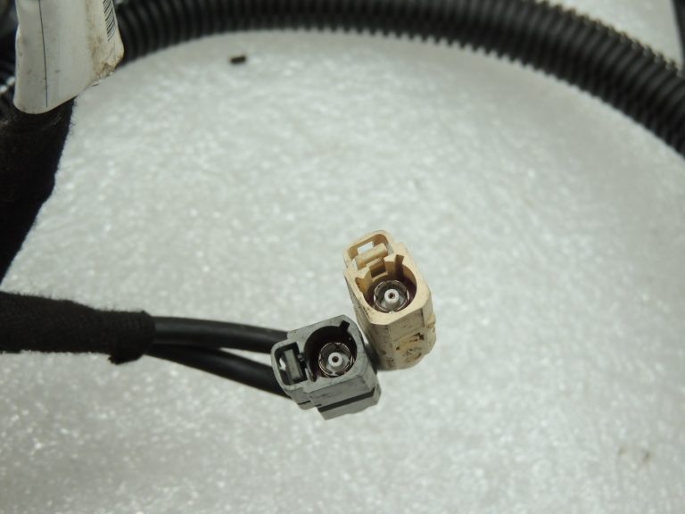 Peugeot 207 3 durvju jumta antenas vadu instalācija antenas bāze 9662656380