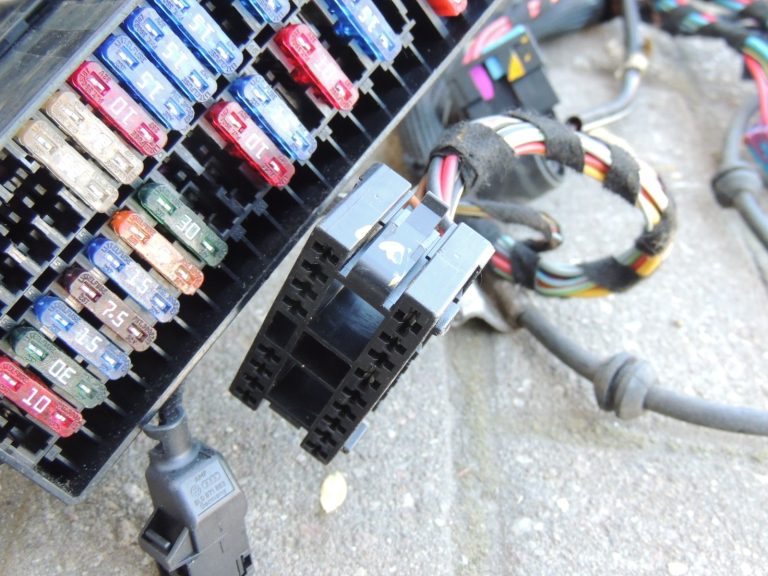 Skoda Fabia II 5J 1,4i BXW Virsbūves elektroinstalācija Virsbūves elektroinstalācija