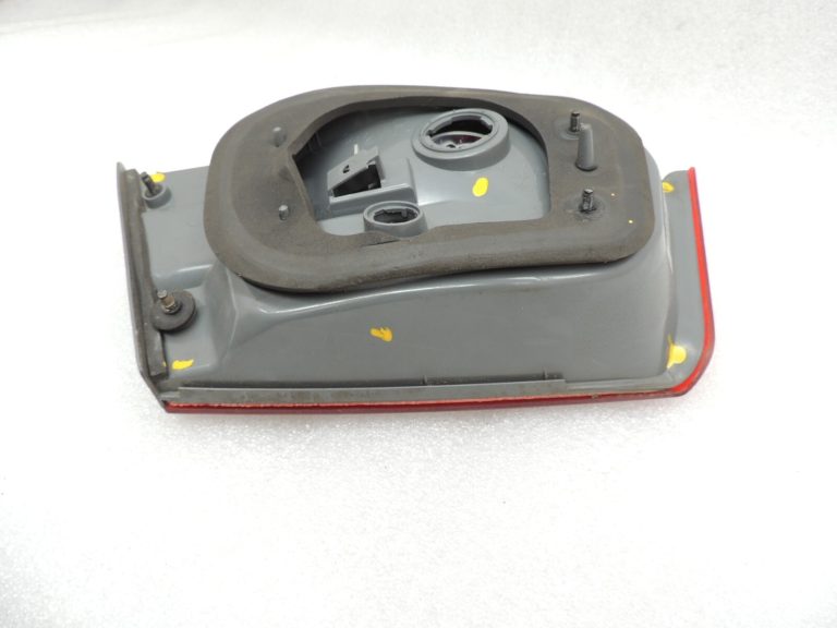 Hyundai Sonata V 2004-06 Aizmugurējā labā iekšējā aizmugurējā gaisma 924143K010