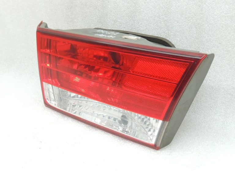Hyundai Sonata V 2004-06 Aizmugurējā labā iekšējā aizmugurējā gaisma 924143K010