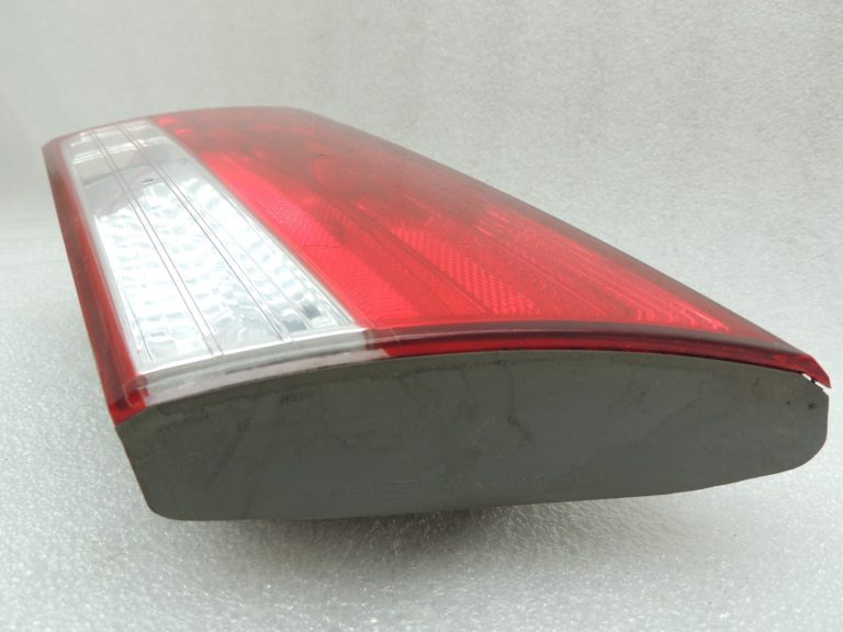 Hyundai Sonata V 2004-06 Aizmugurējā labā iekšējā aizmugurējā gaisma 924143K010