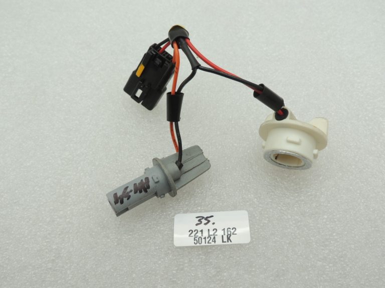 Hyundai Sonata V 2004-08 aizmugurējā apgaismojuma spuldzes turētājs interjera spuldzes turētājs 924513K010