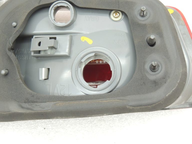 Hyundai Sonata V 2004-08 Aizmugurējais kreisais iekšējais aizmugurējais lukturis 924033K020