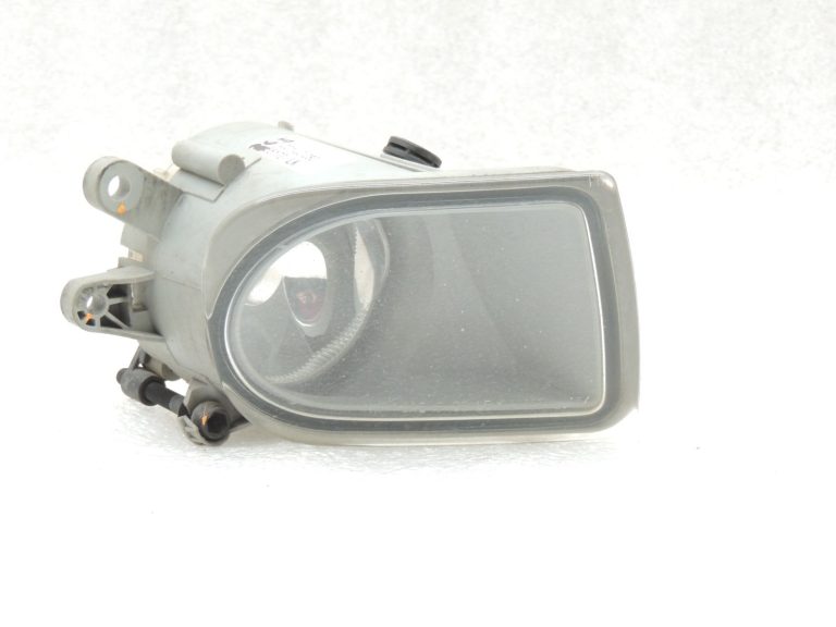 Volvo V50 2004-07 priekšējais labais miglas lukturis 30698630