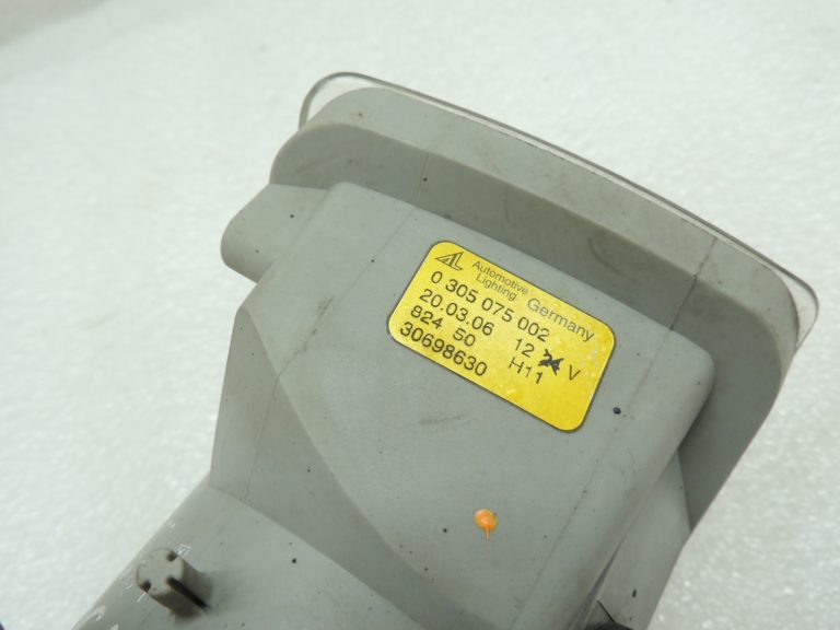 Volvo V50 2004-07 priekšējais labais miglas lukturis 30698630