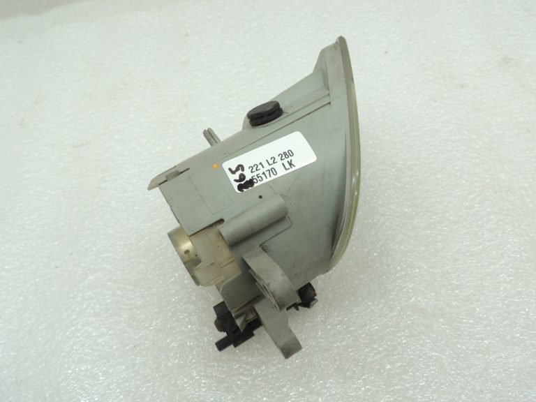 Volvo V50 2004-07 priekšējais labais miglas lukturis 30698630