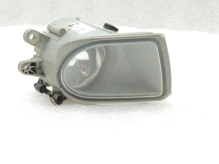 Volvo V50 2004-07 priekšējais labais miglas lukturis 30698630