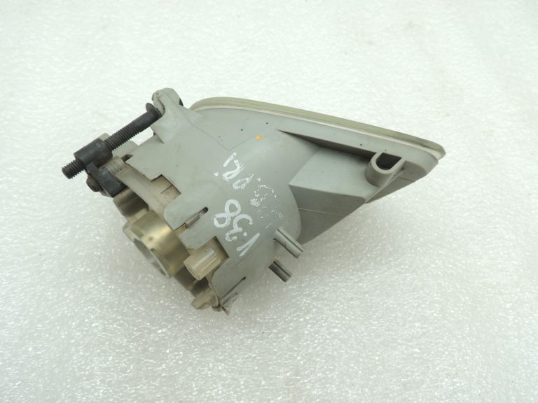 Volvo V50 2004-07 priekšējais labais miglas lukturis 30698630