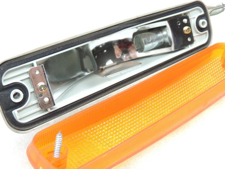 Subaru Impreza I indikatora priekšējais labais indikators 84441FA060