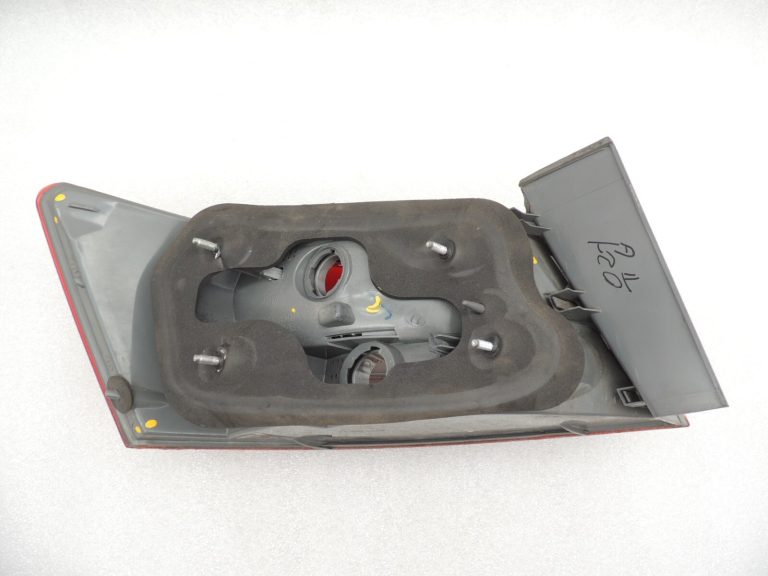 Hyundai Sonata V 2004-08 Aizmugurējā labā ārējā aizmugurējā gaisma 924023K010