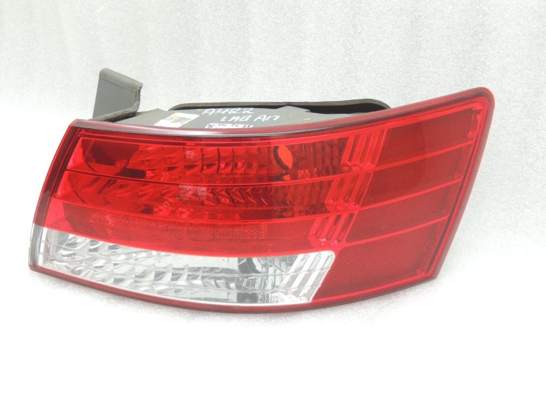 Hyundai Sonata V 2004-08 Aizmugurējā labā ārējā aizmugurējā gaisma 924023K010