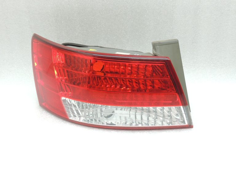 Hyundai Sonata V NF 2004-06 Aizmugurējais kreisais ārējais aizmugurējais lukturis 924113K000