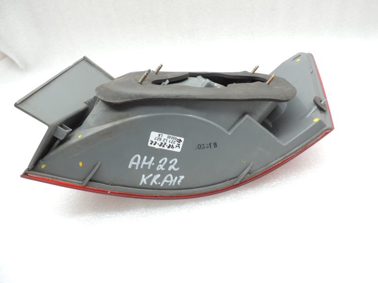Hyundai Sonata V NF 2004-06 Aizmugurējais kreisais ārējais aizmugurējais lukturis 924113K000
