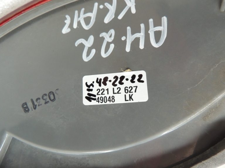 Hyundai Sonata V NF 2004-06 Aizmugurējais kreisais ārējais aizmugurējais lukturis 924113K000